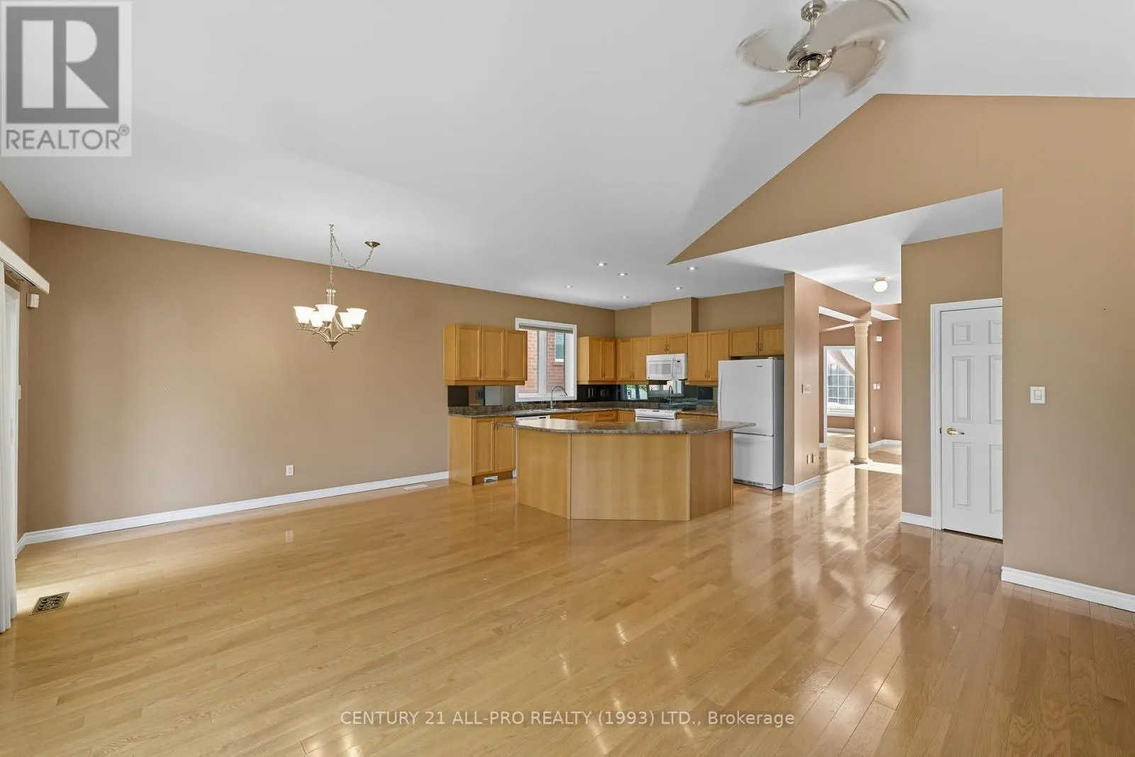 10 ELLIS CRESCENT