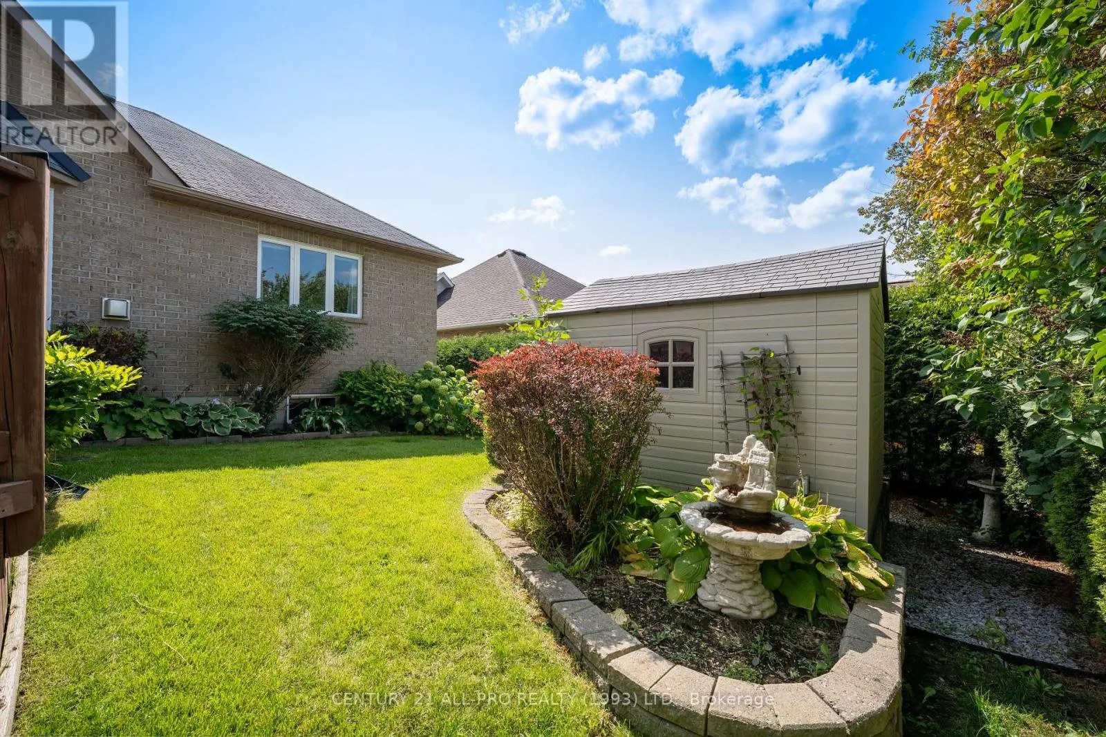 10 ELLIS CRESCENT