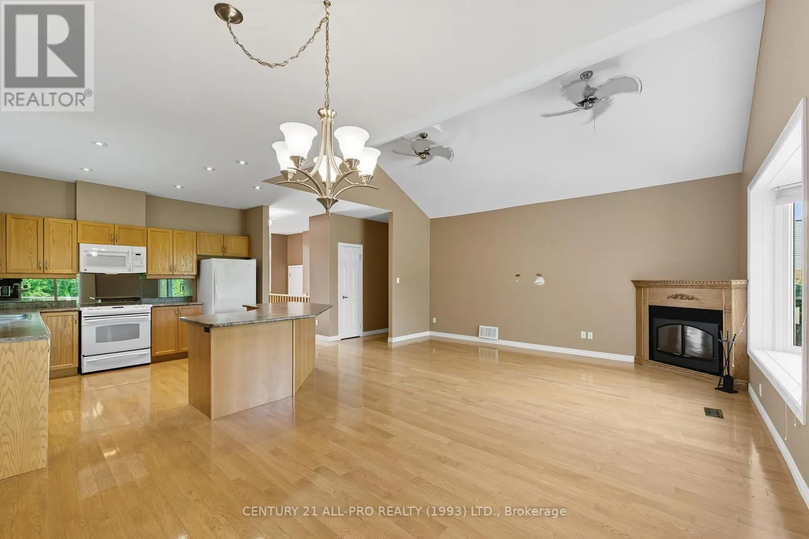 10 ELLIS CRESCENT