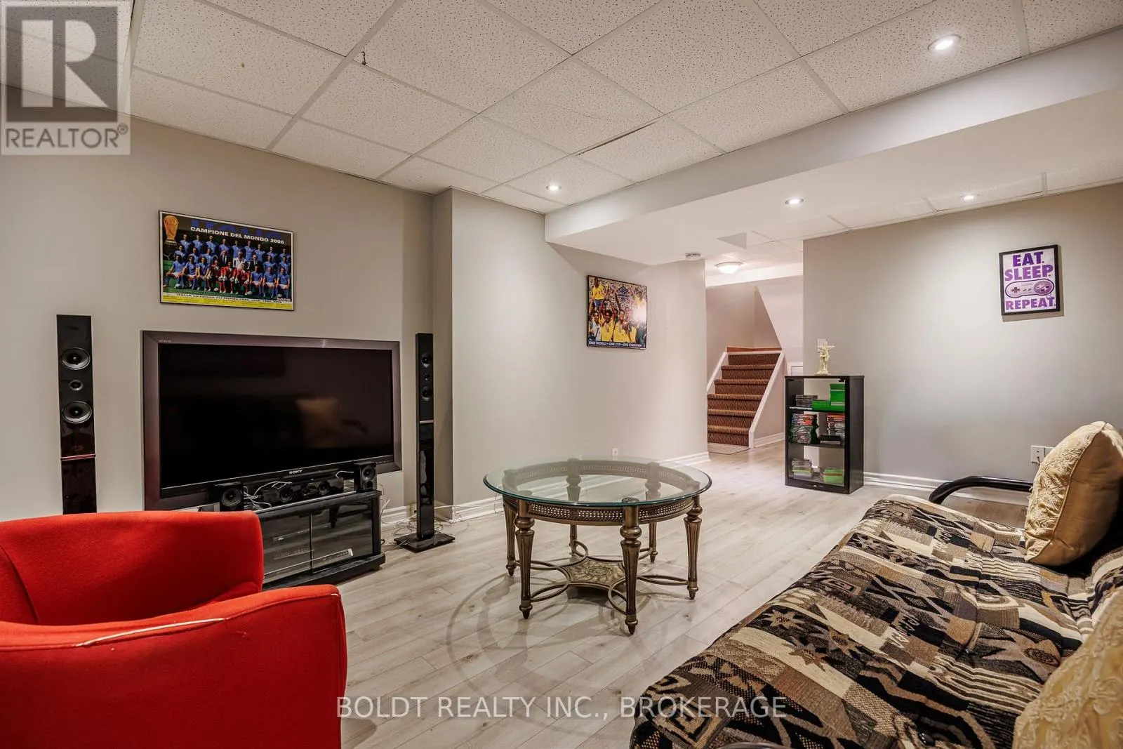 27 - 302 VINE STREET, #27