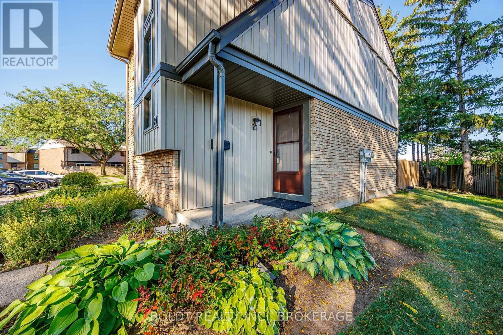 27 - 302 VINE STREET, #27