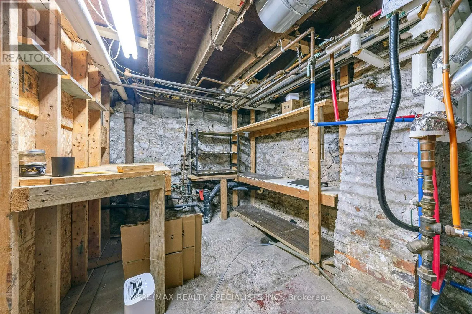 356 HUNTER STREET W