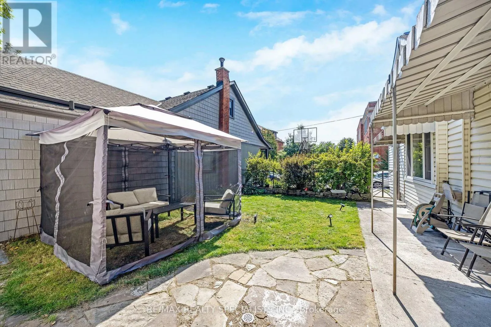 356 HUNTER STREET W