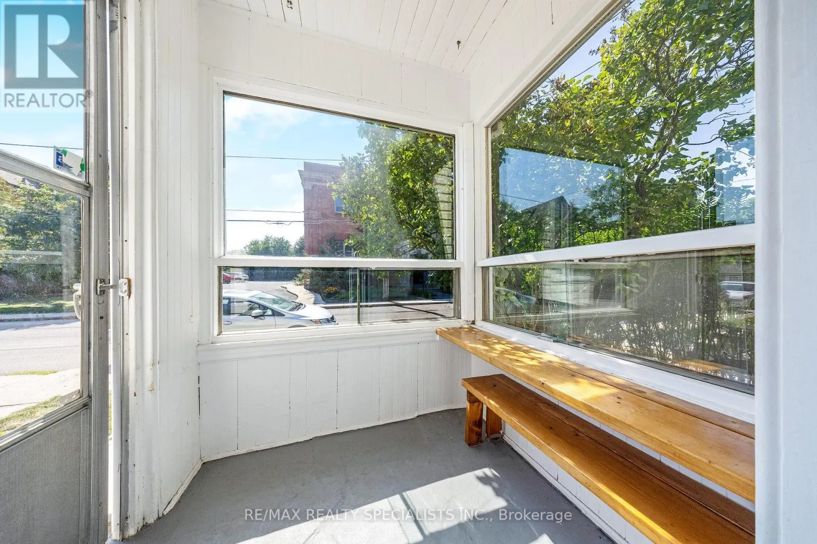 356 HUNTER STREET W