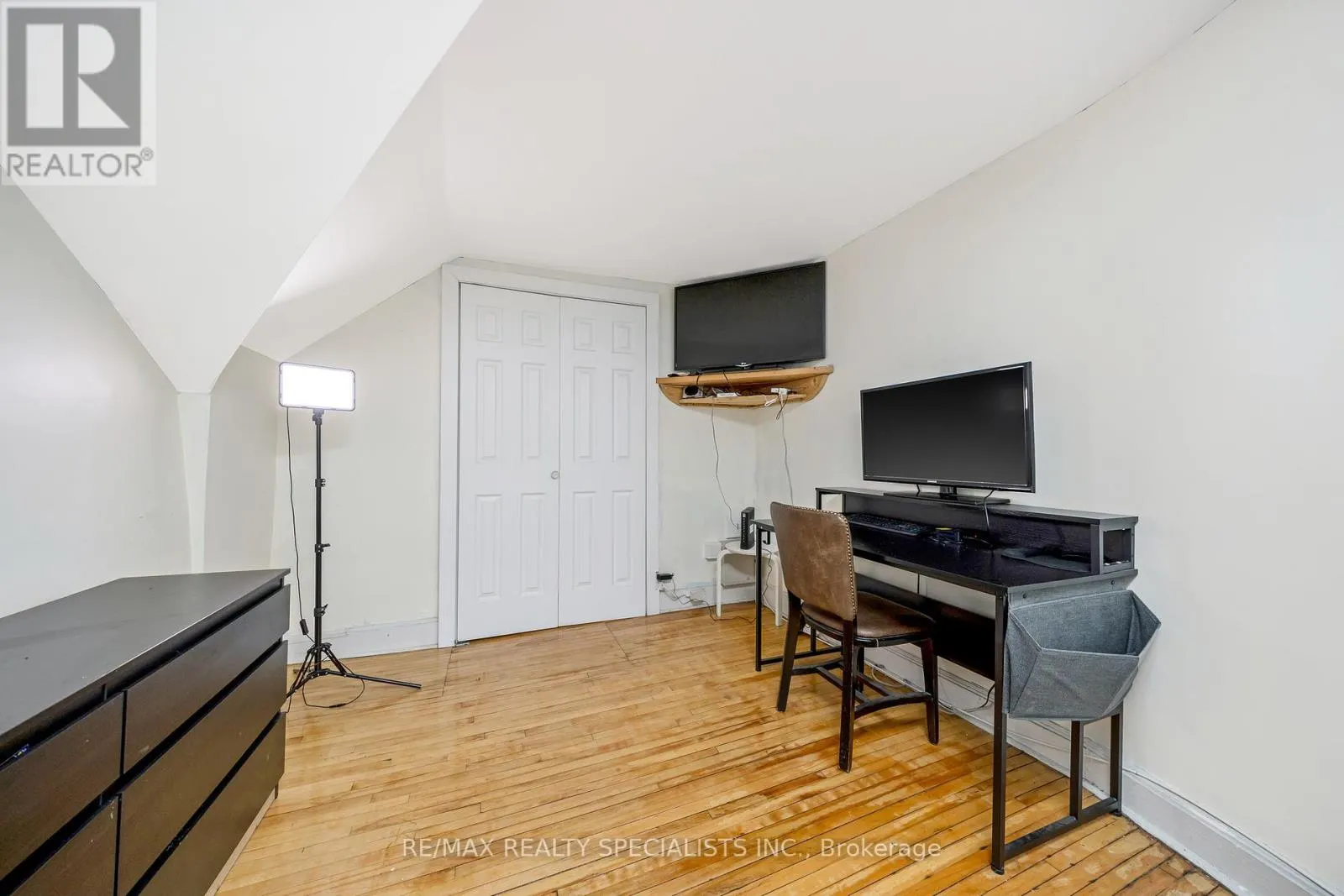 356 HUNTER STREET W