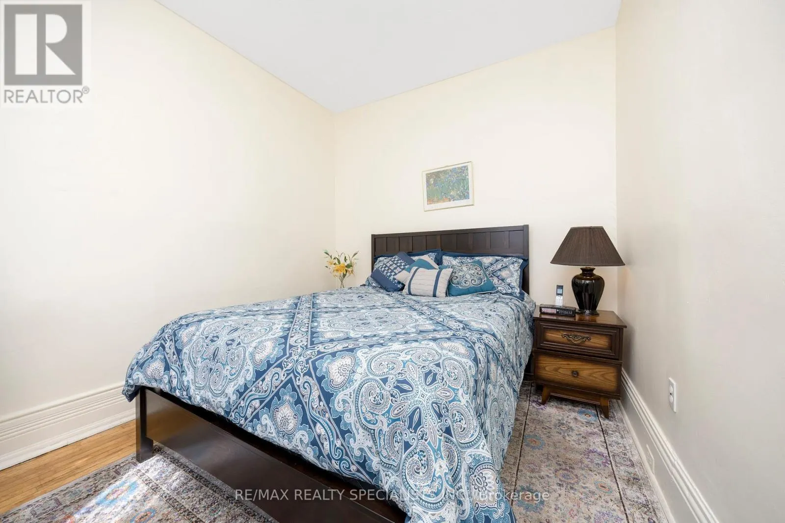 356 HUNTER STREET W