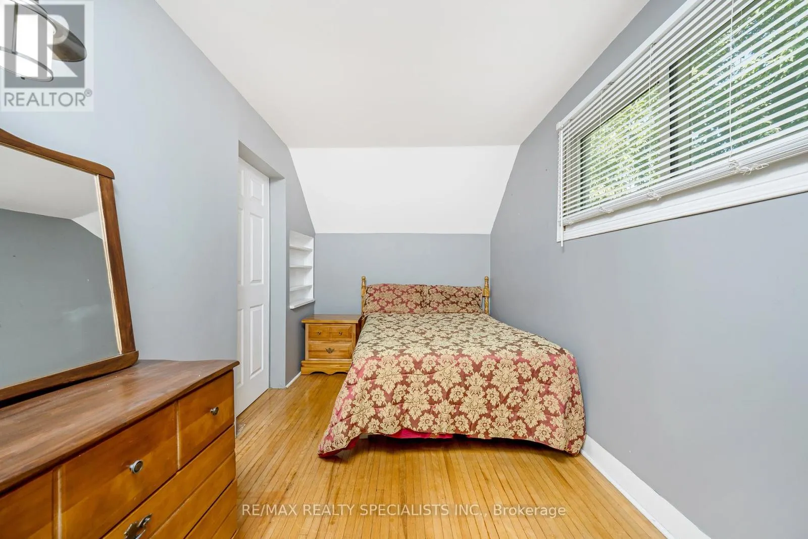 356 HUNTER STREET W