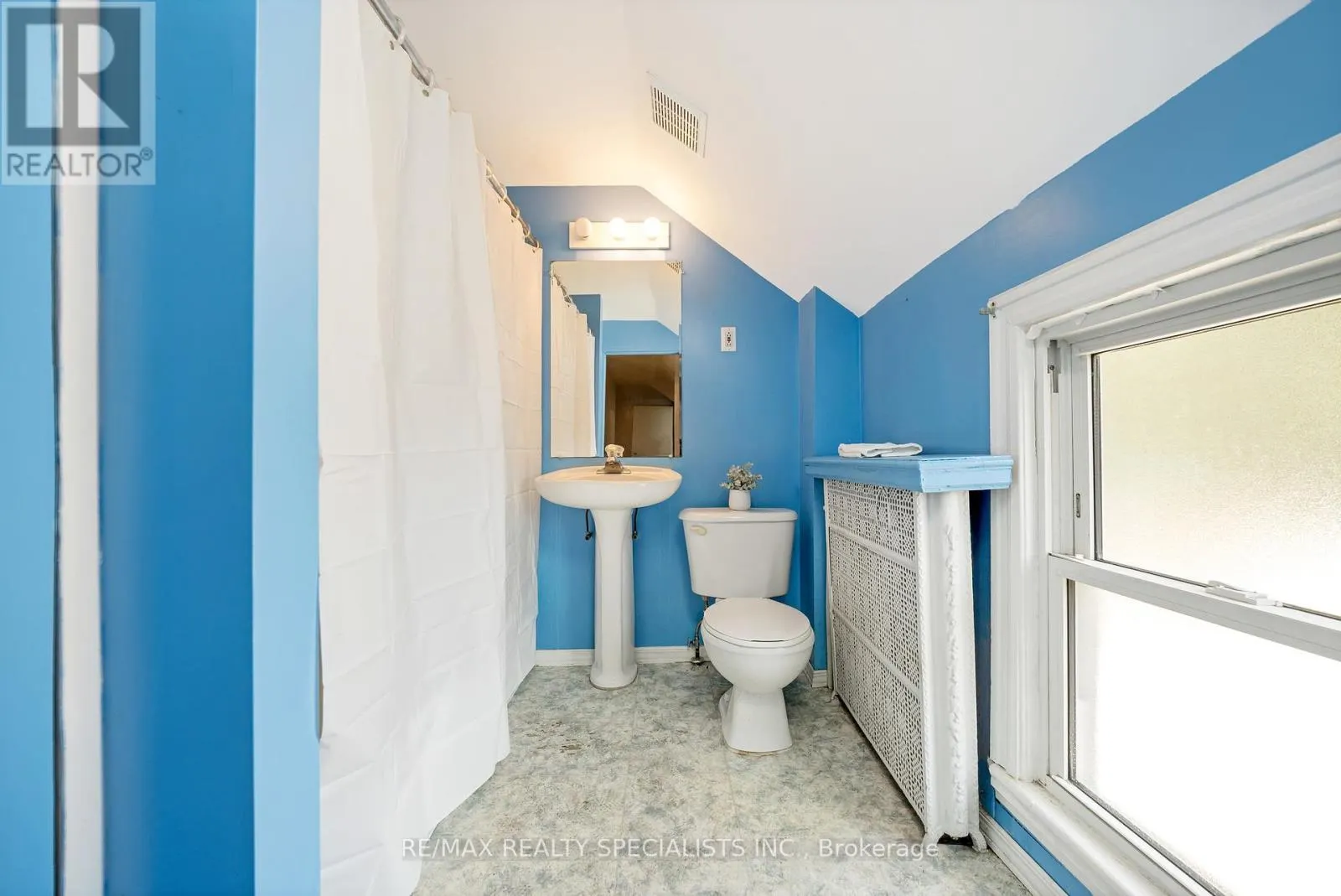 356 HUNTER STREET W
