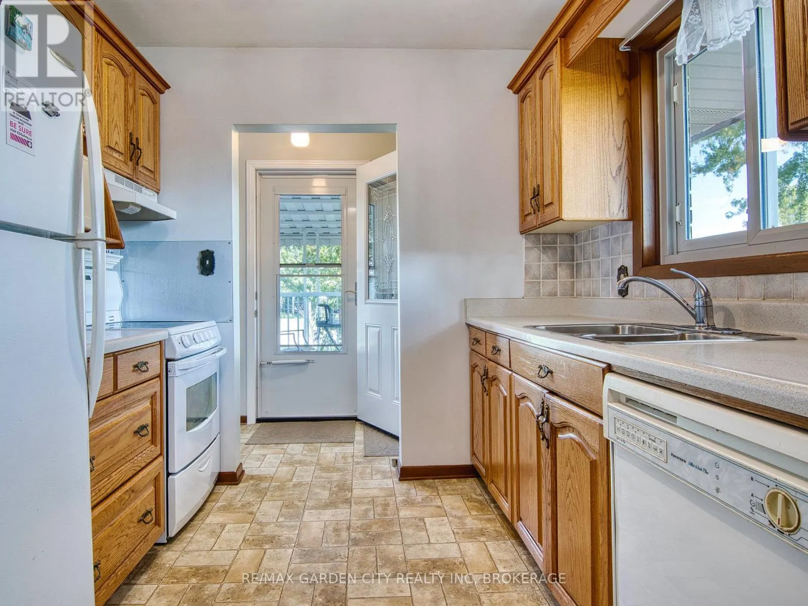 4095 MONTCALM CRESCENT