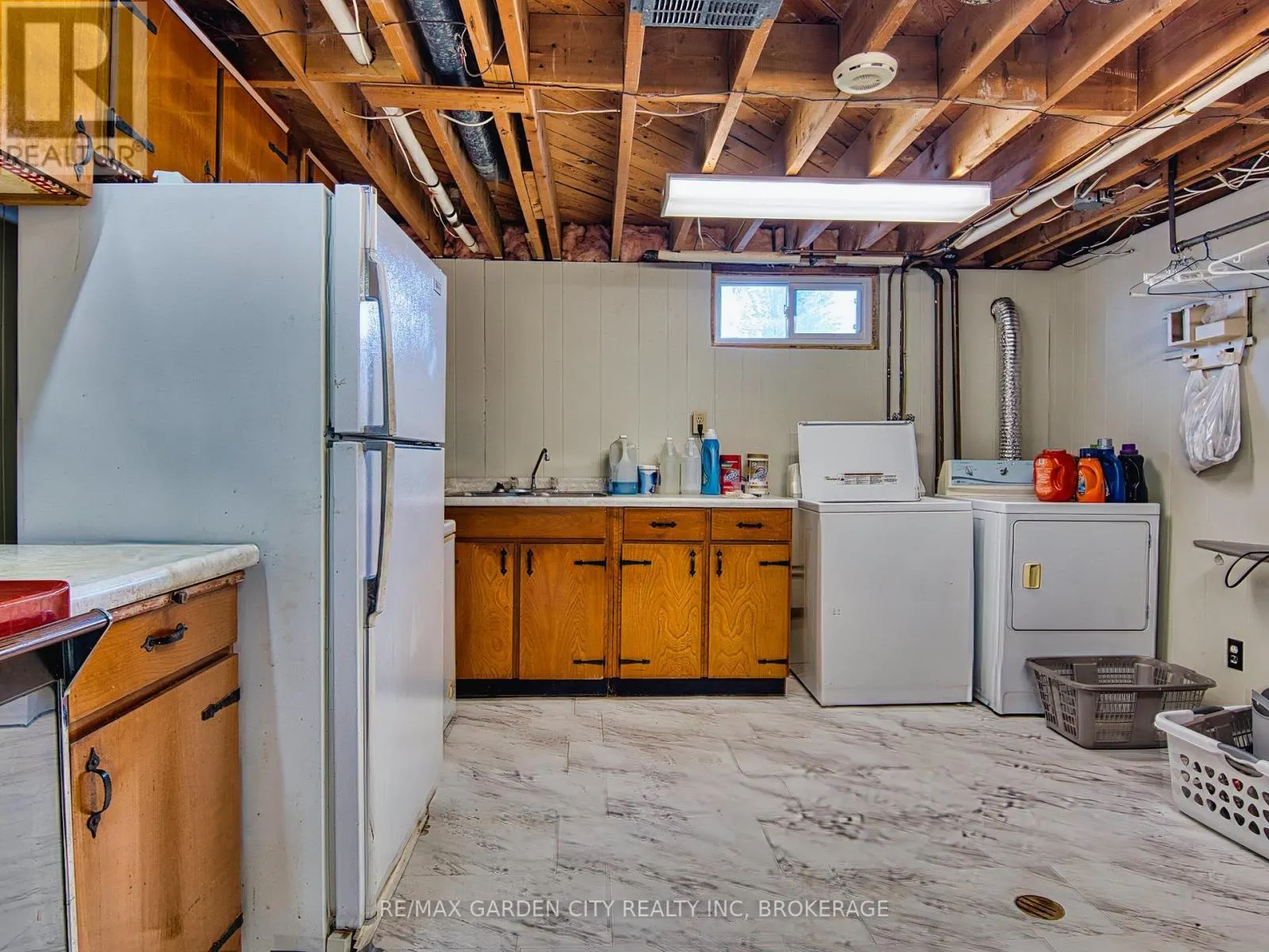 4095 MONTCALM CRESCENT