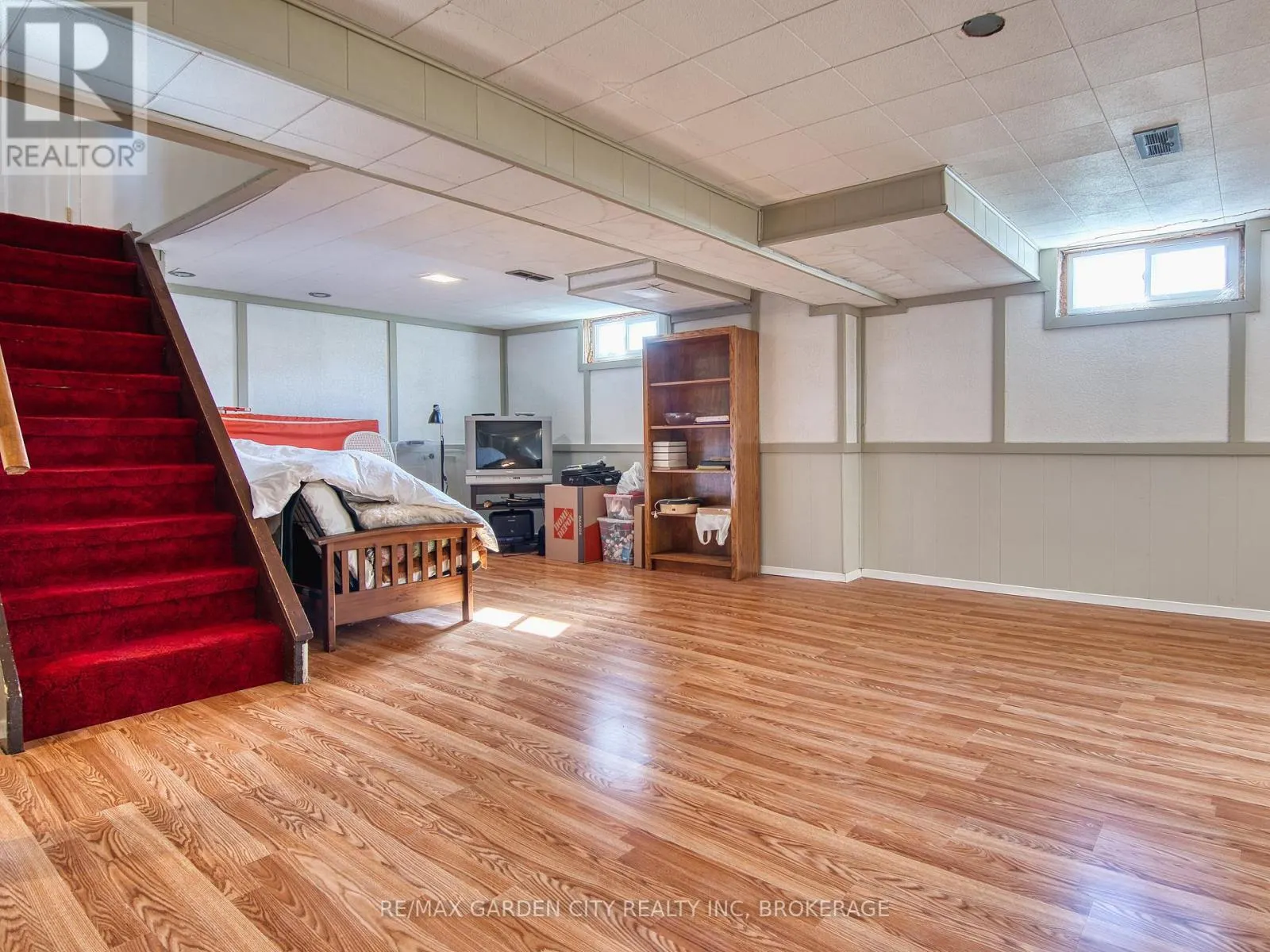 4095 MONTCALM CRESCENT