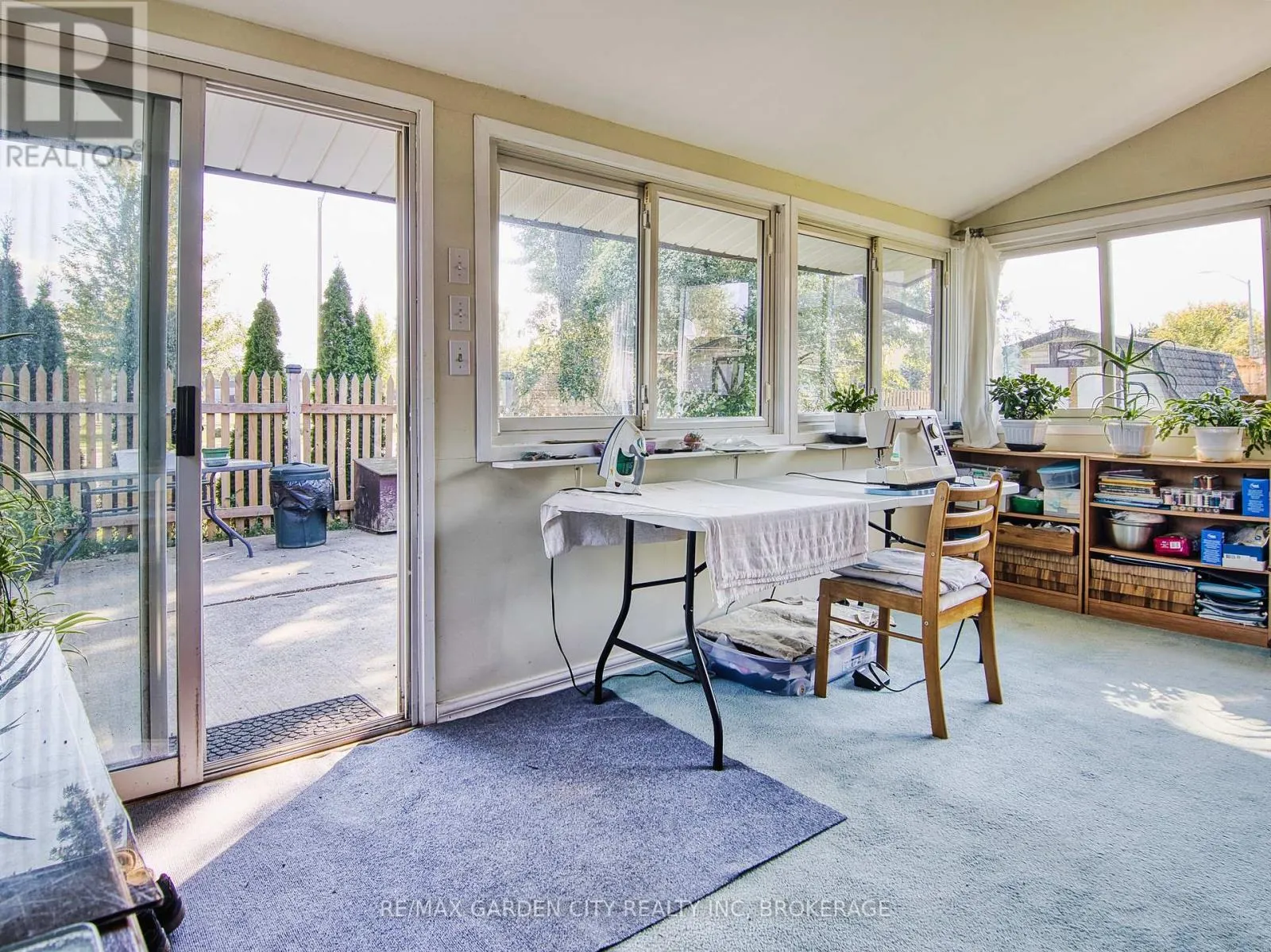 4095 MONTCALM CRESCENT