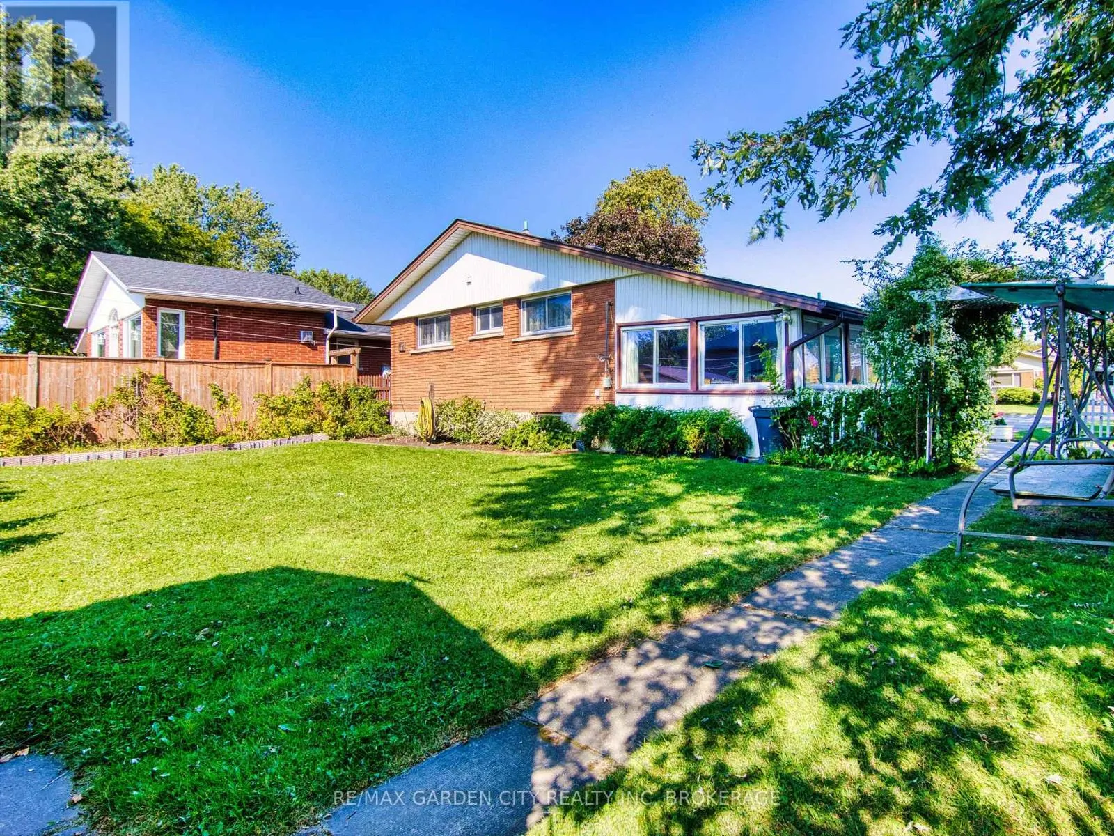 4095 MONTCALM CRESCENT