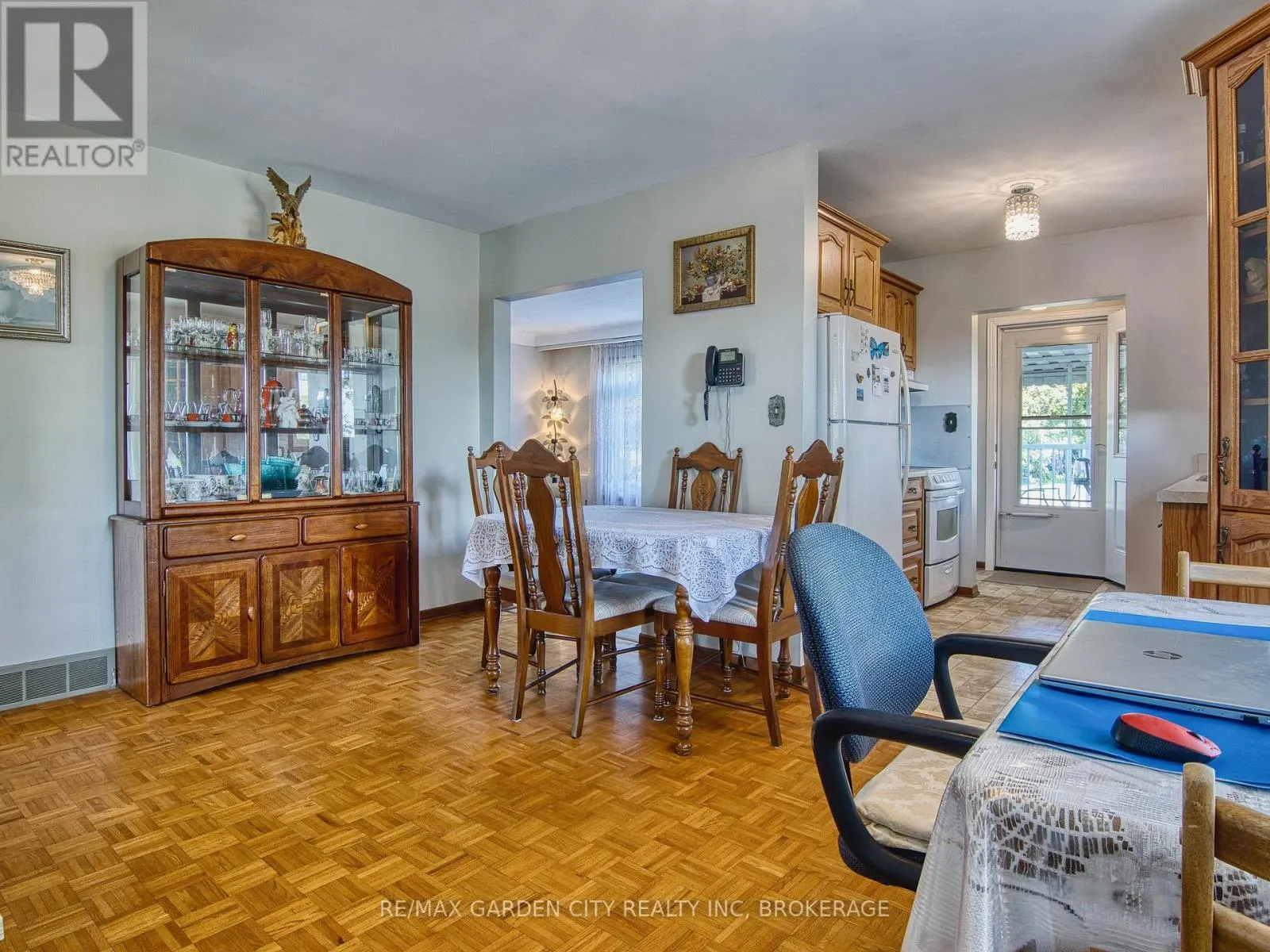 4095 MONTCALM CRESCENT