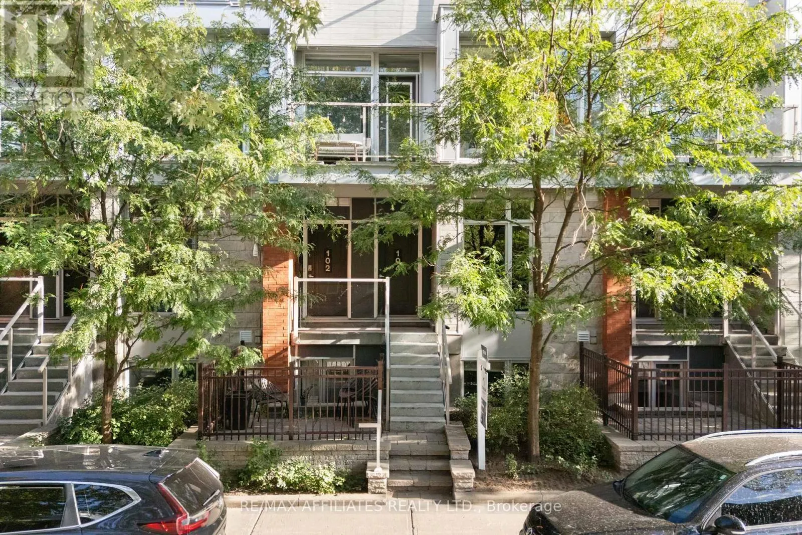 104 HOLMWOOD AVENUE