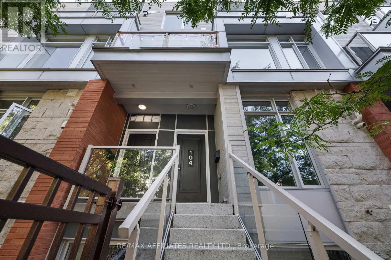 104 HOLMWOOD AVENUE