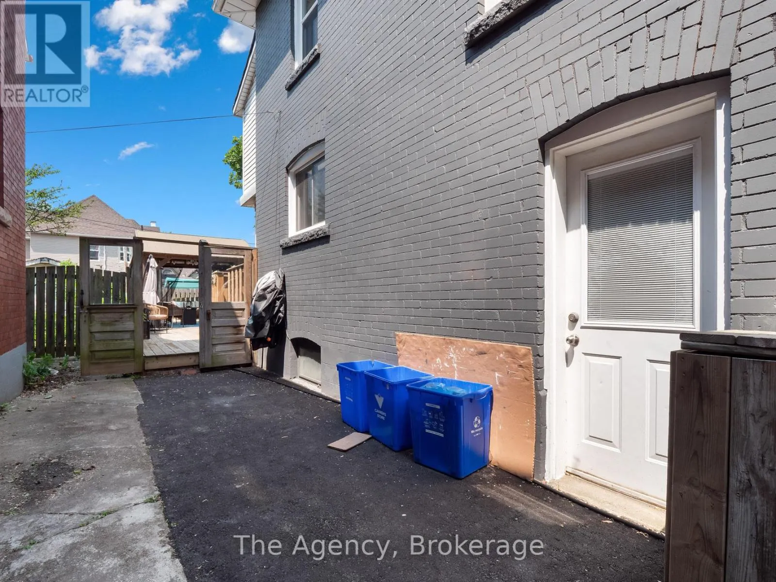 48 GROVE STREET
