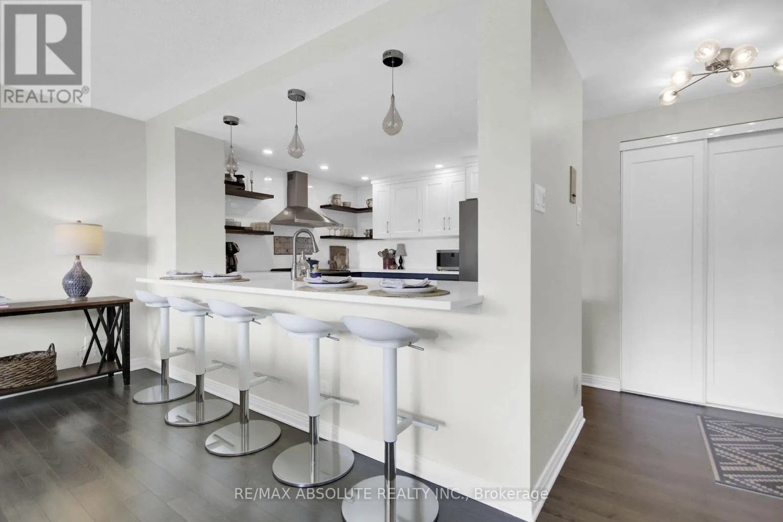 302 - 446 GILMOUR STREET