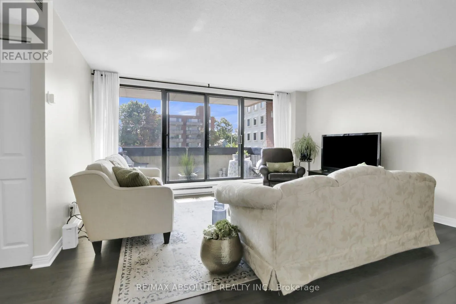 302 - 446 GILMOUR STREET