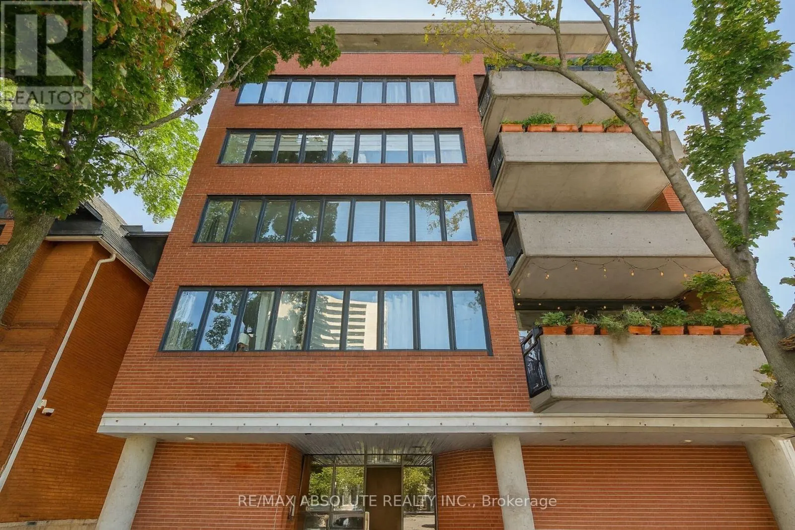 302 - 446 GILMOUR STREET