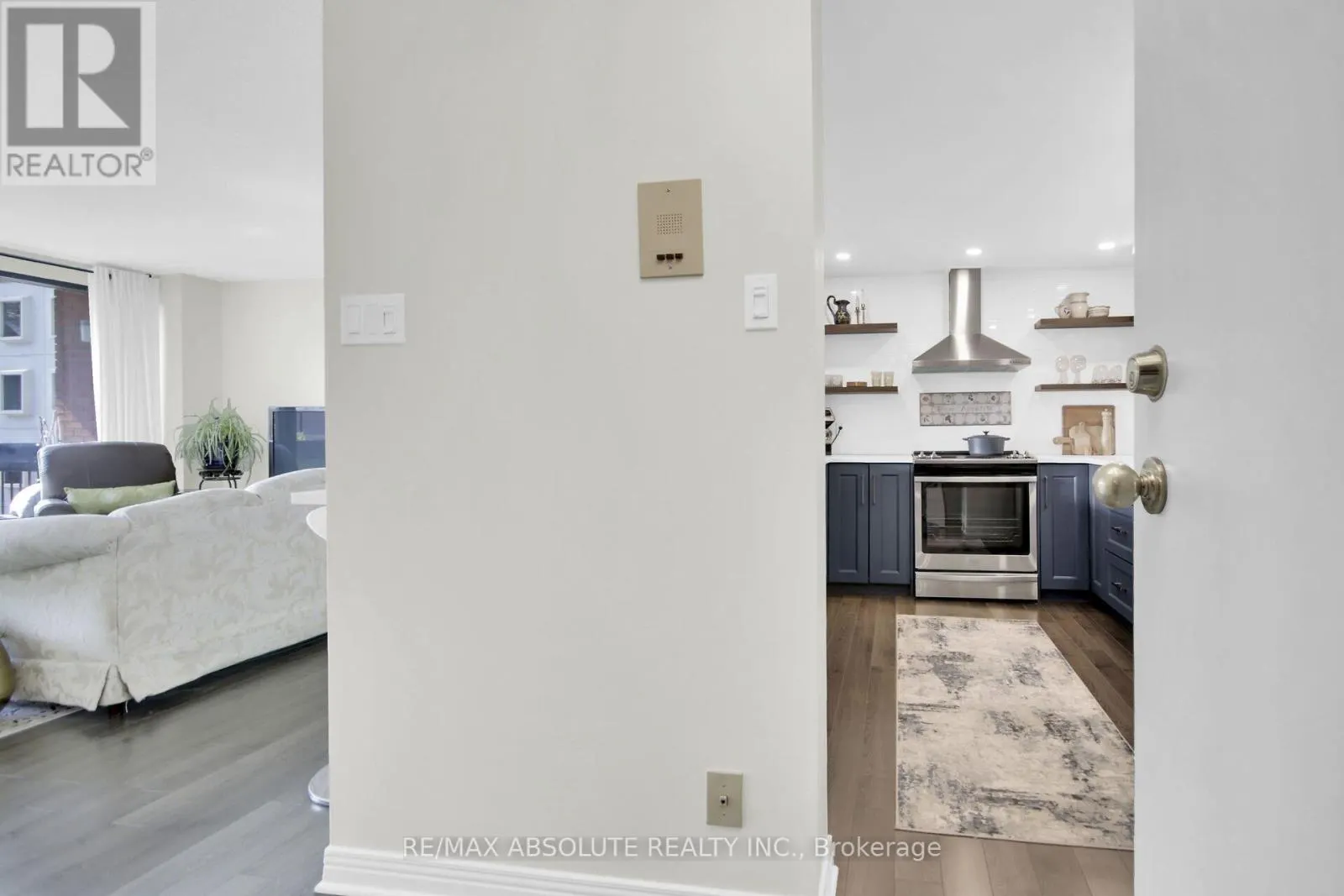 302 - 446 GILMOUR STREET