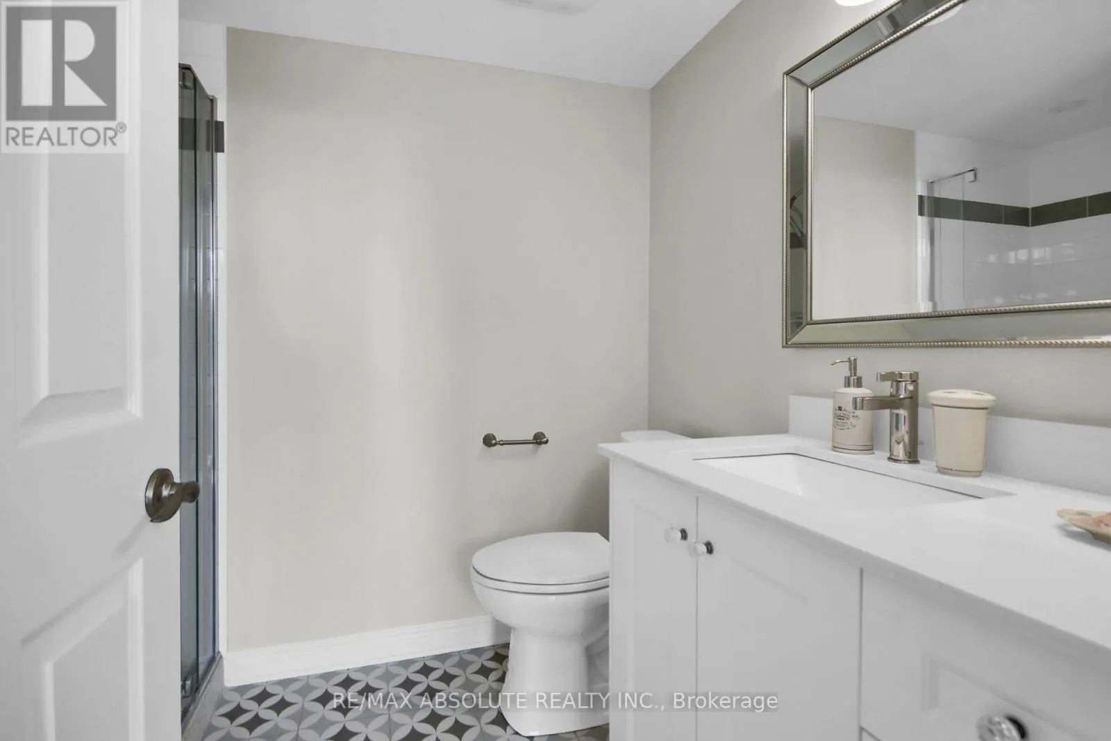 302 - 446 GILMOUR STREET