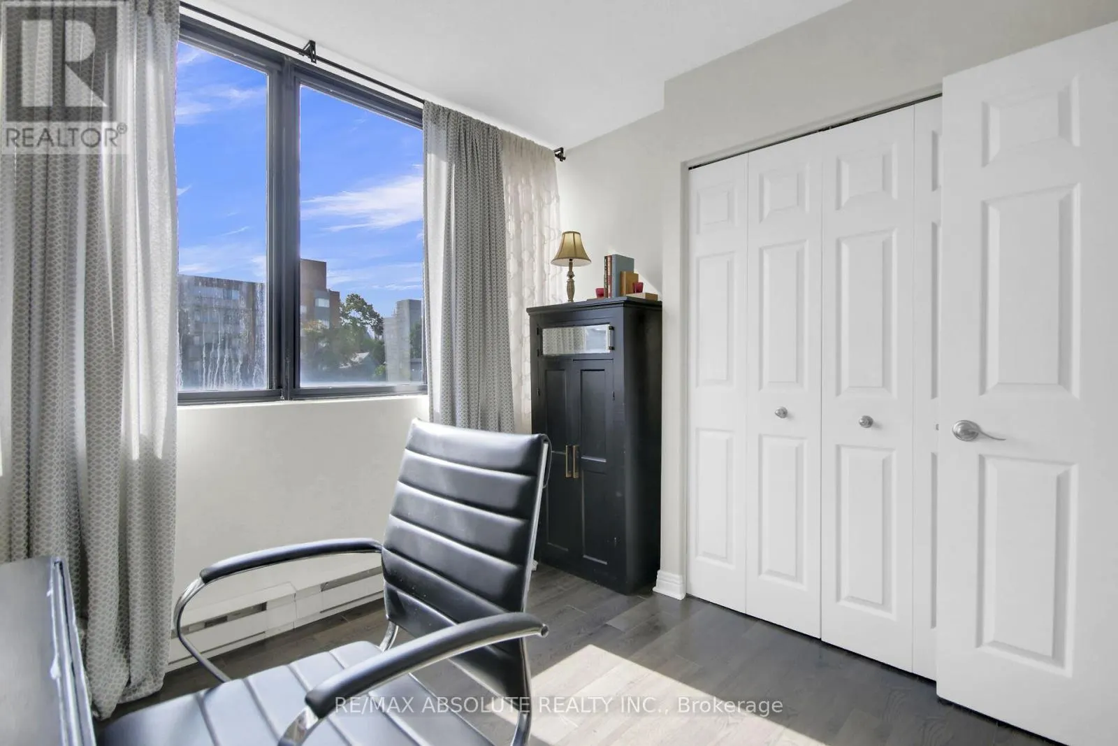 302 - 446 GILMOUR STREET