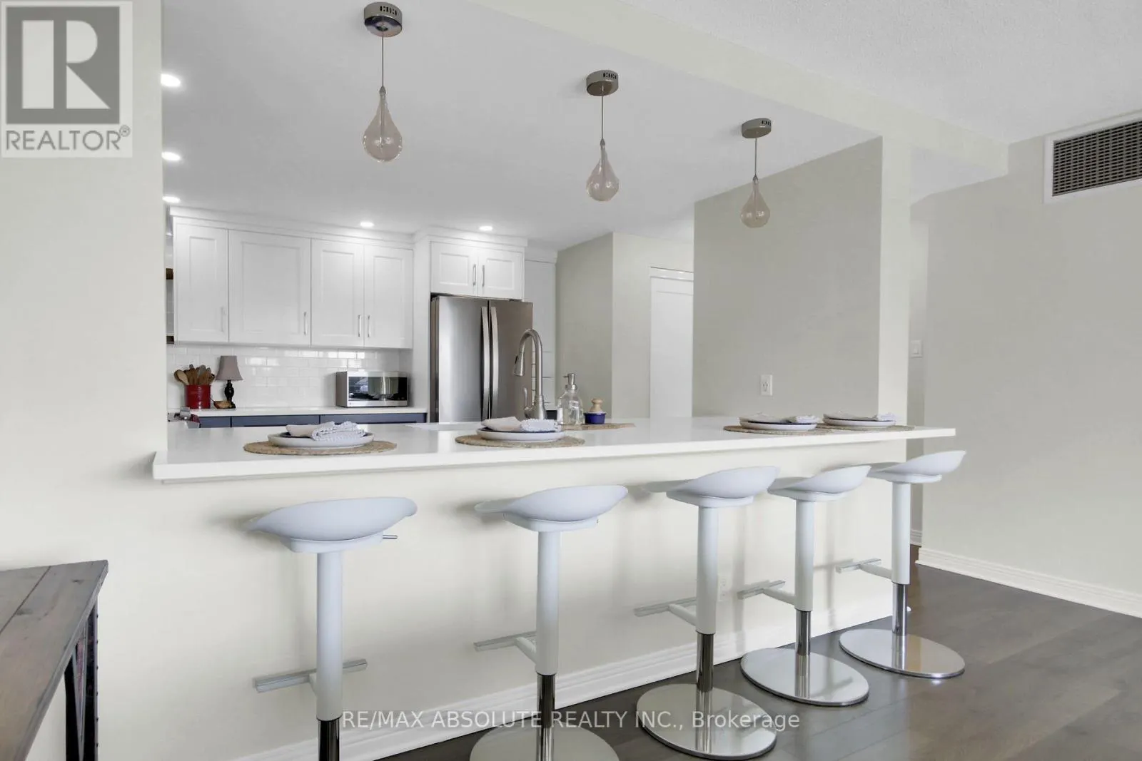 302 - 446 GILMOUR STREET