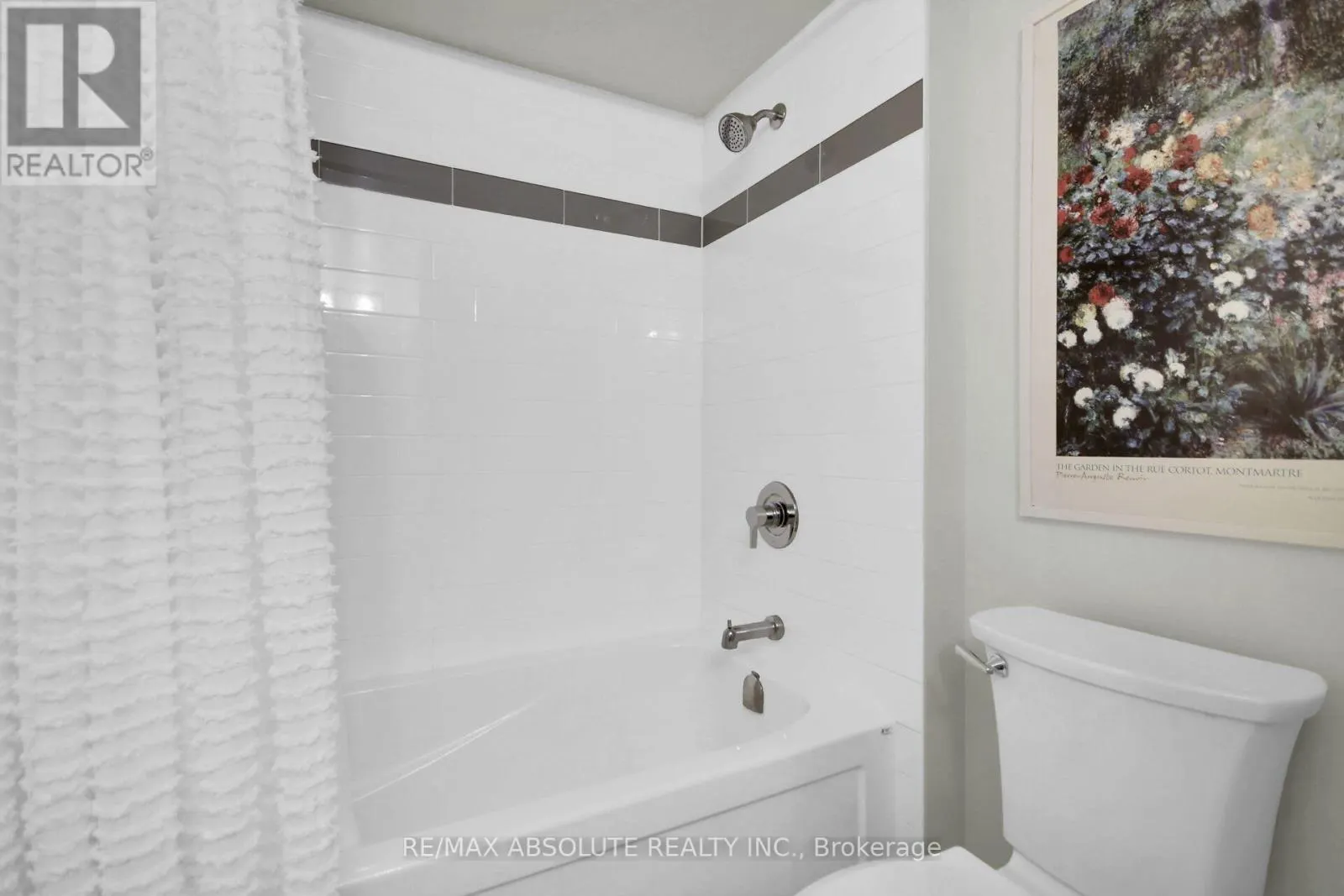 302 - 446 GILMOUR STREET