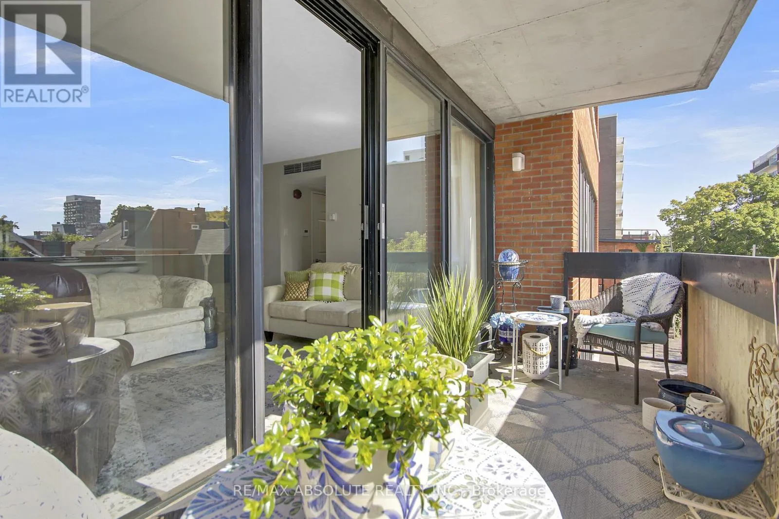 302 - 446 GILMOUR STREET