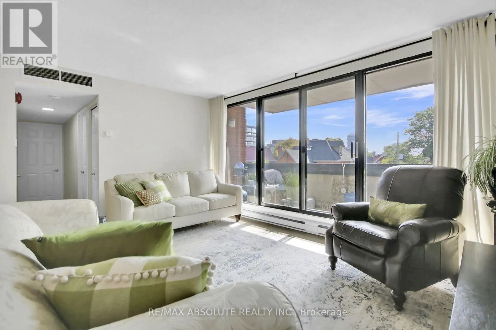 302 - 446 GILMOUR STREET