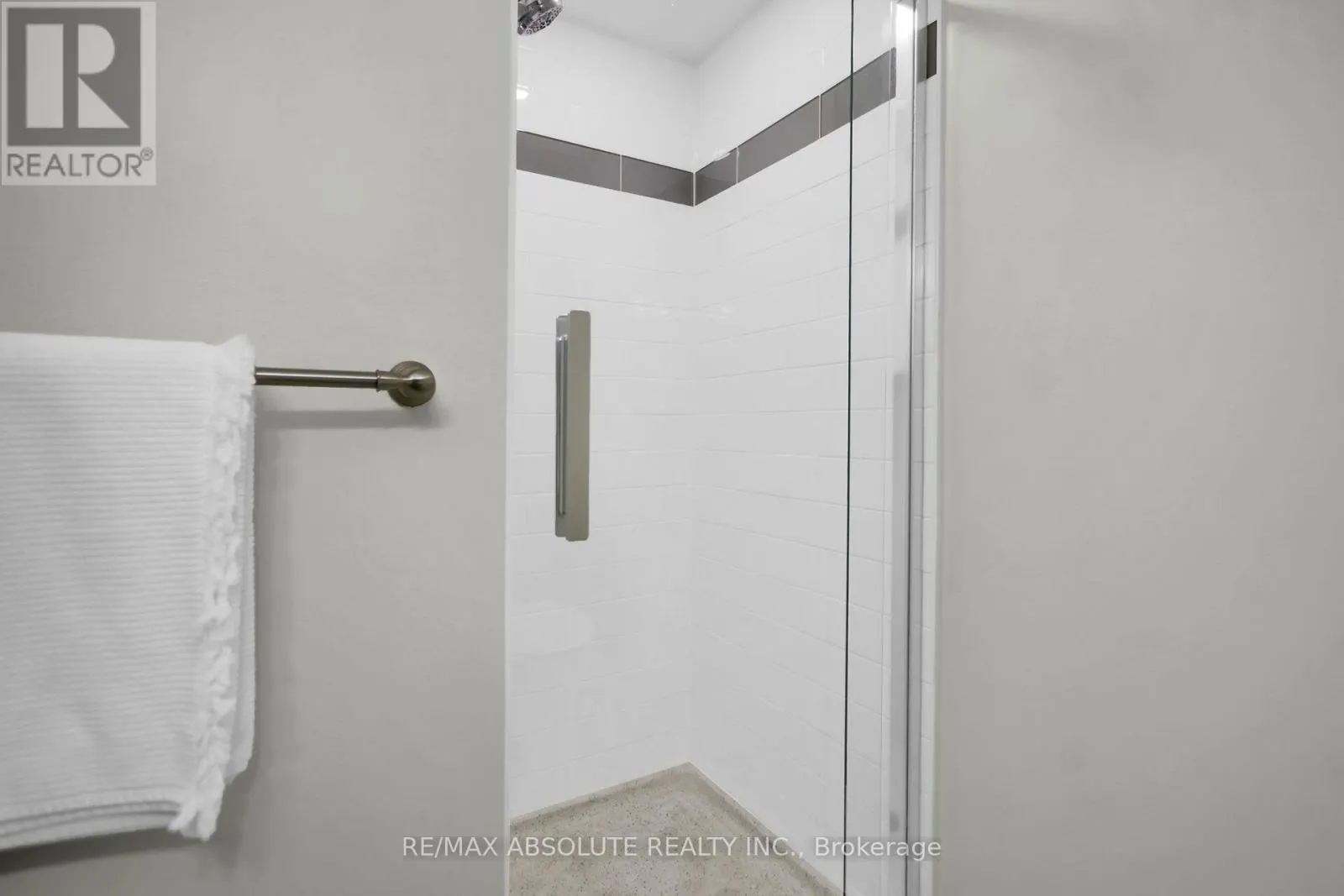 302 - 446 GILMOUR STREET