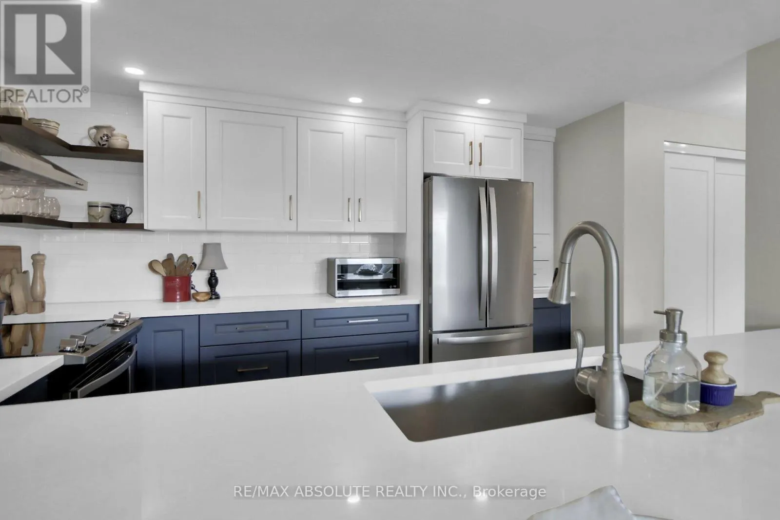 302 - 446 GILMOUR STREET
