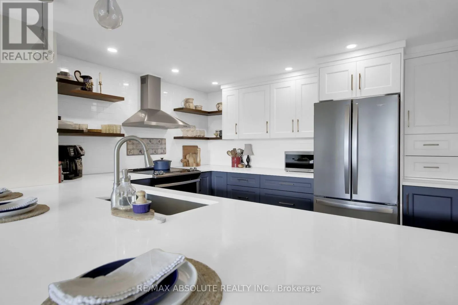 302 - 446 GILMOUR STREET