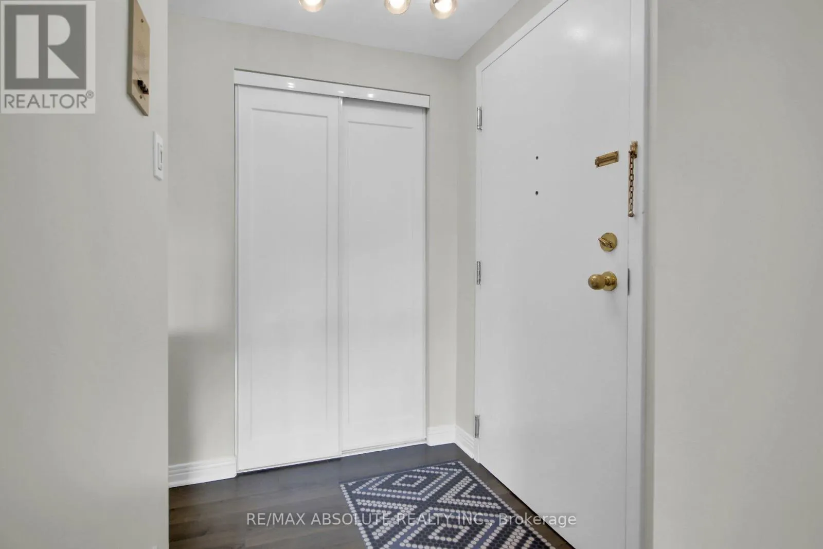 302 - 446 GILMOUR STREET