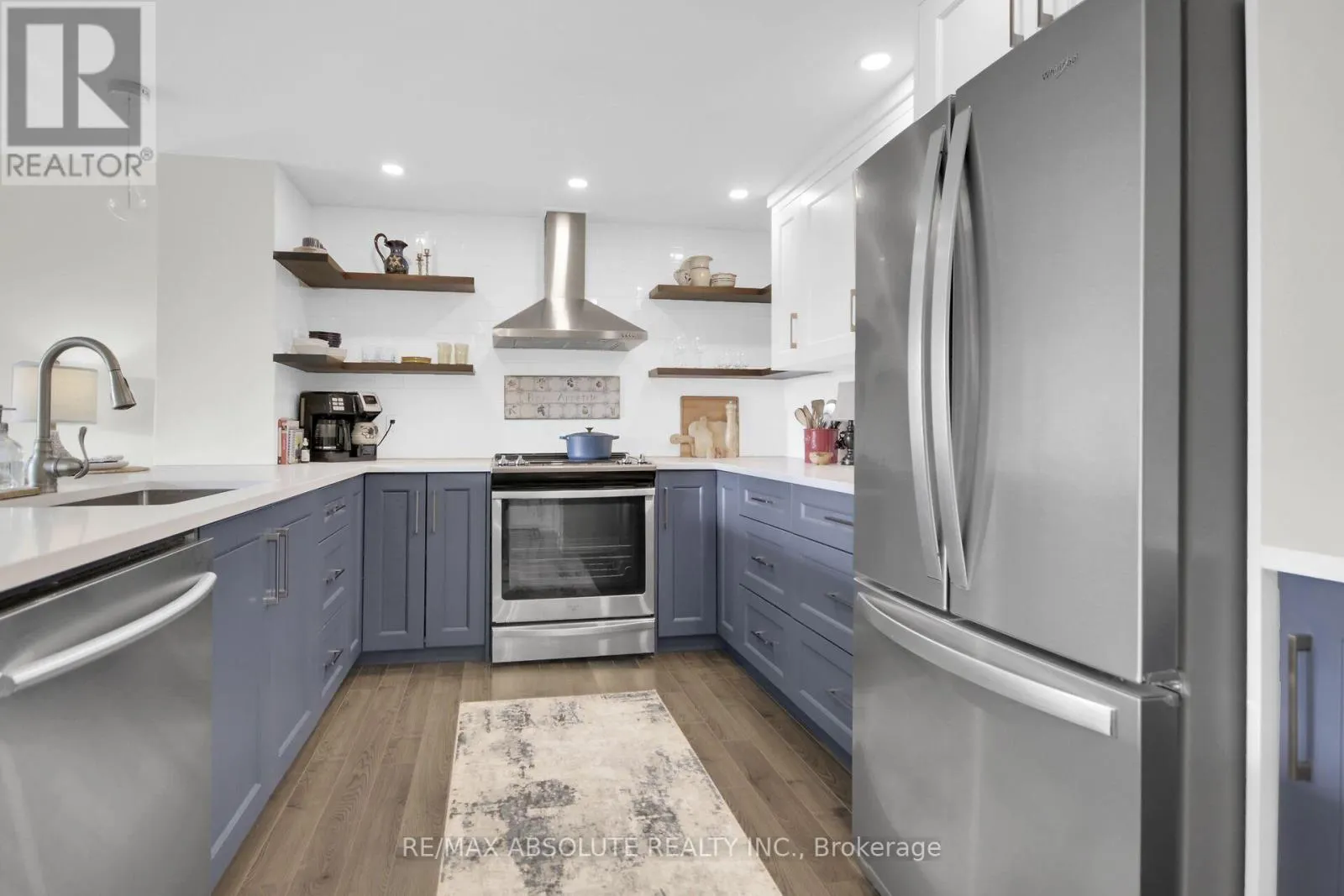 302 - 446 GILMOUR STREET