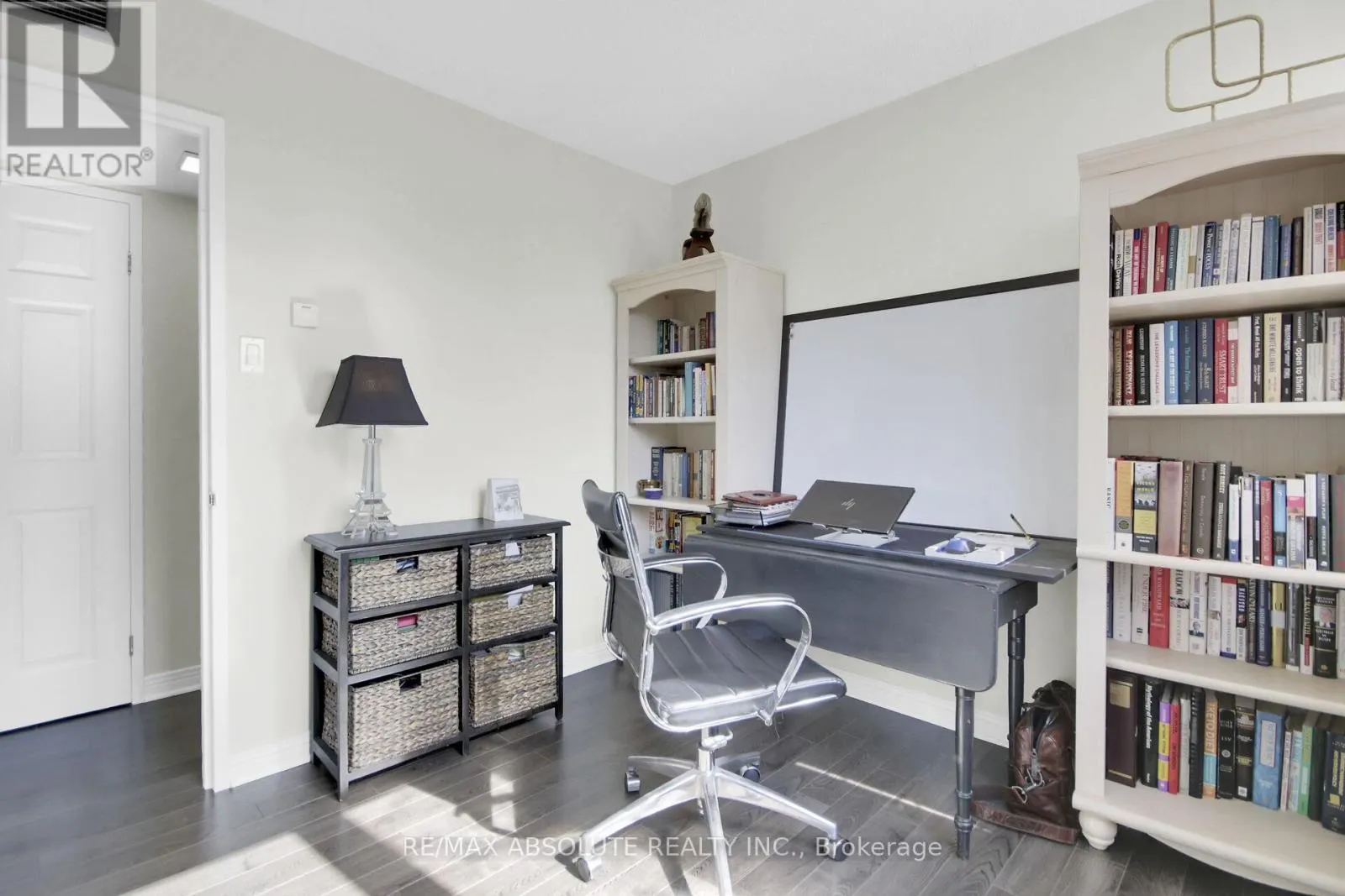302 - 446 GILMOUR STREET