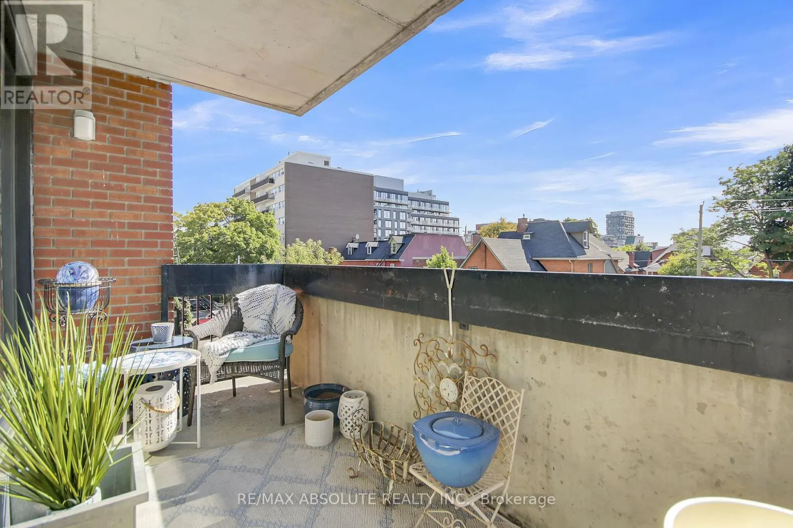 302 - 446 GILMOUR STREET