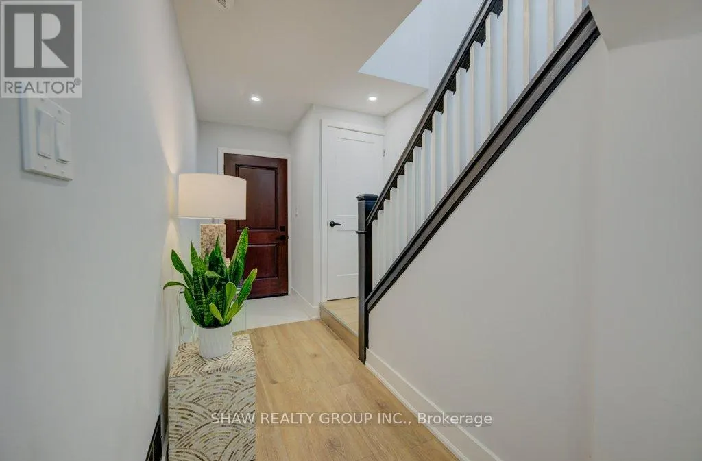 28 BARONS AVENUE S