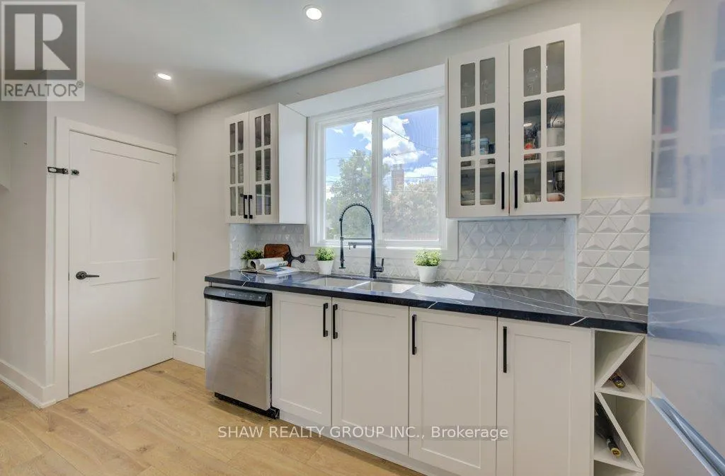 28 BARONS AVENUE S