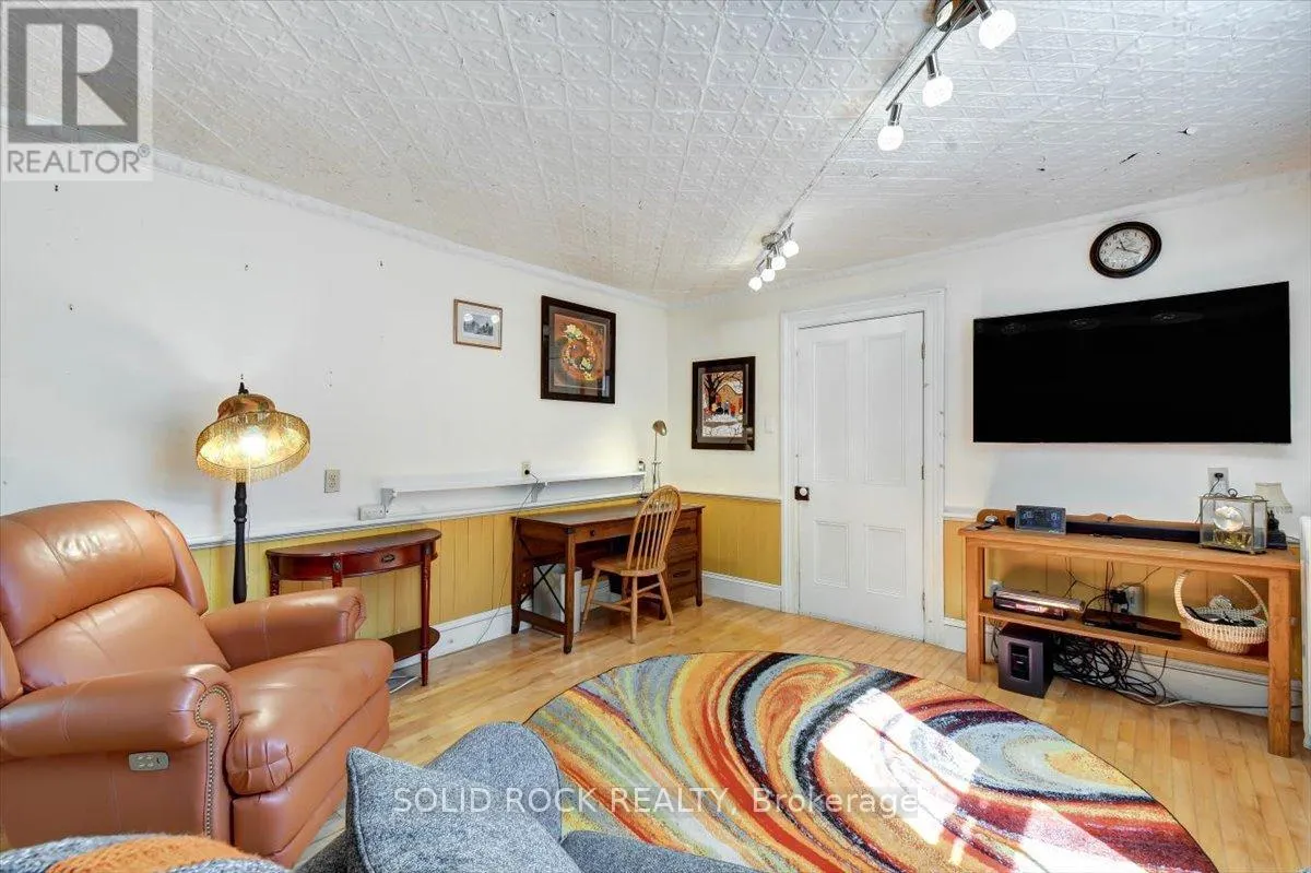 87 BOOTH STREET N