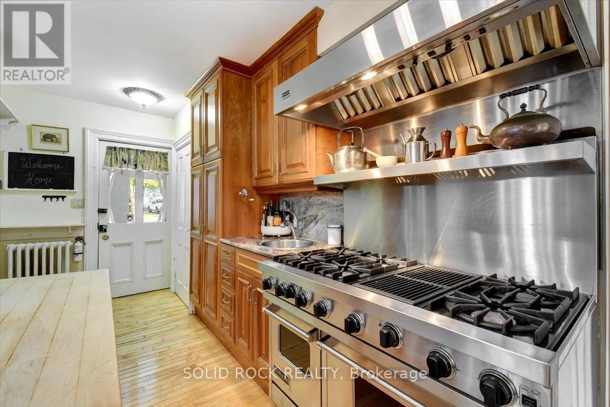 87 BOOTH STREET N