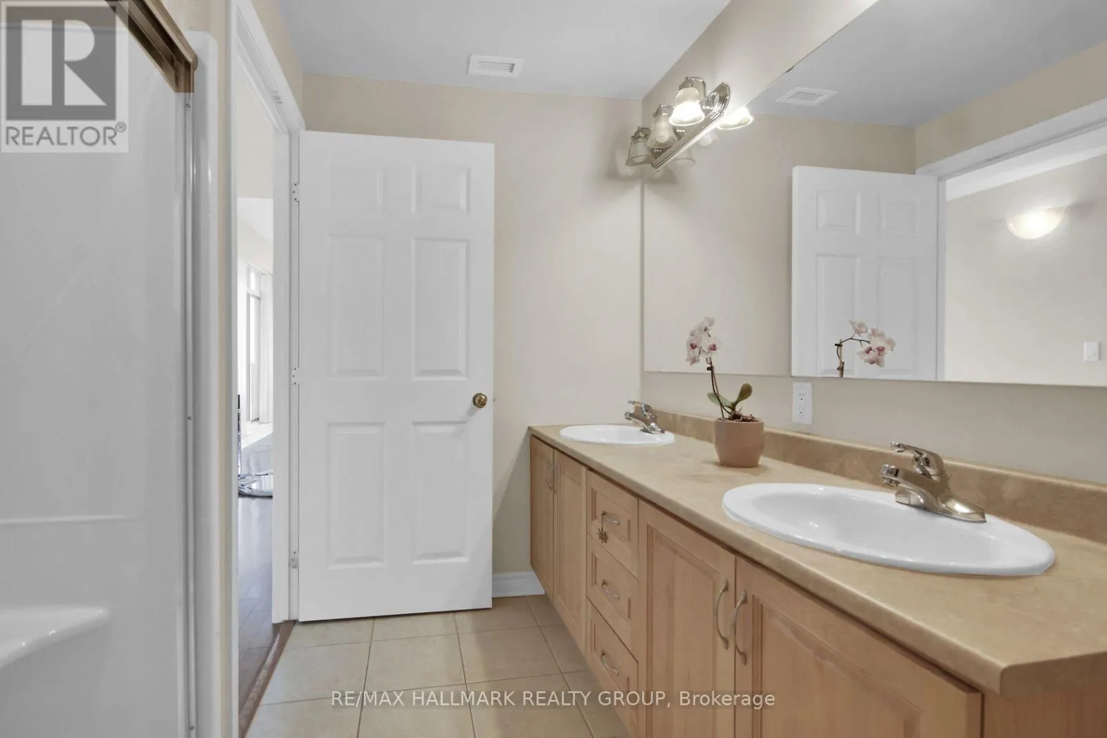608 - 136 DARLINGTON PRIVATE