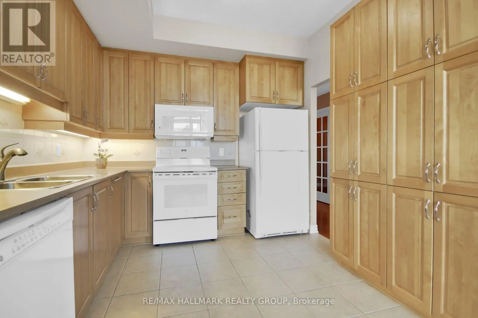608 - 136 DARLINGTON PRIVATE