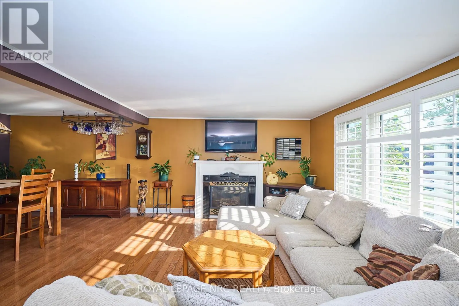 489 LAKESIDE ROAD