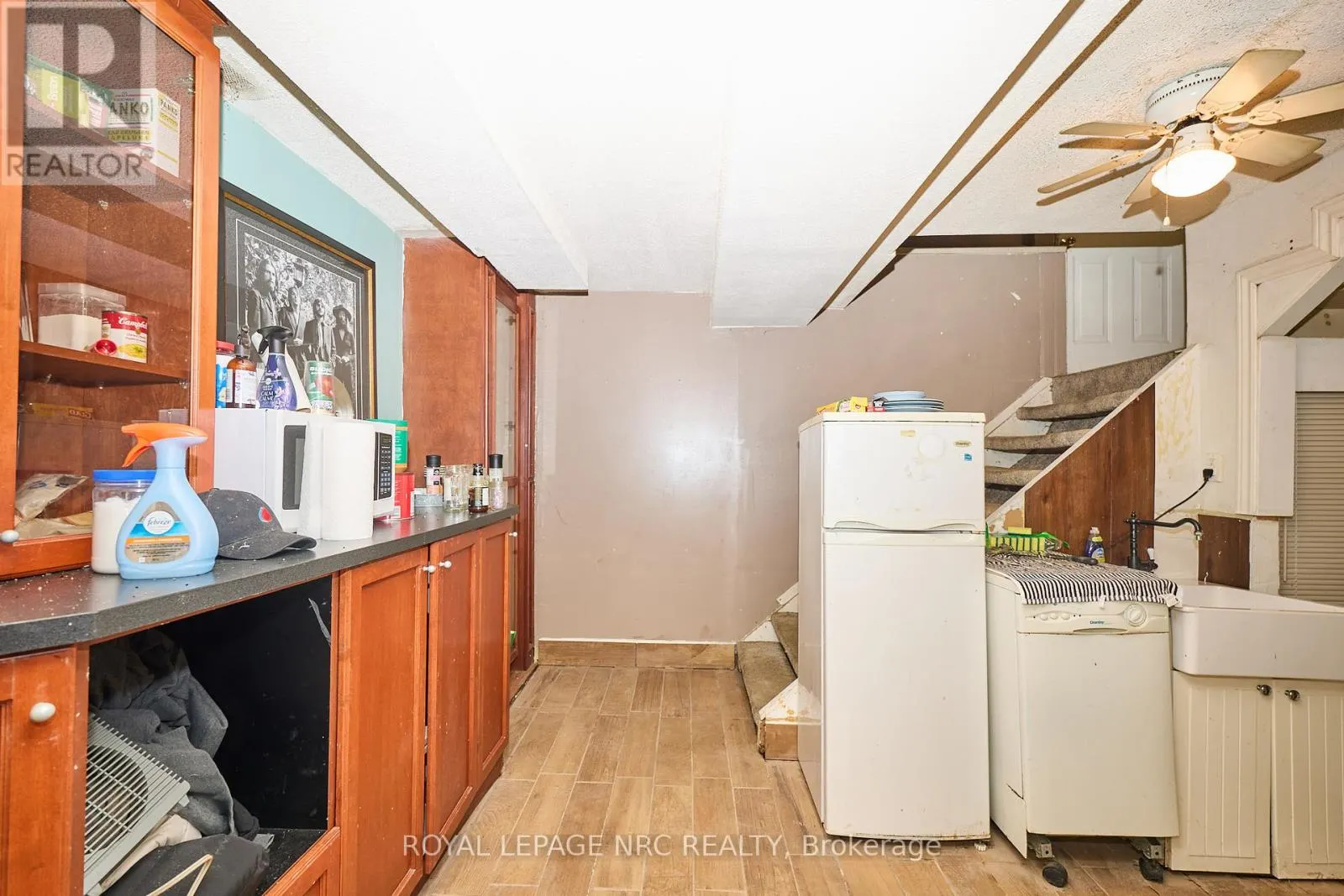 489 LAKESIDE ROAD