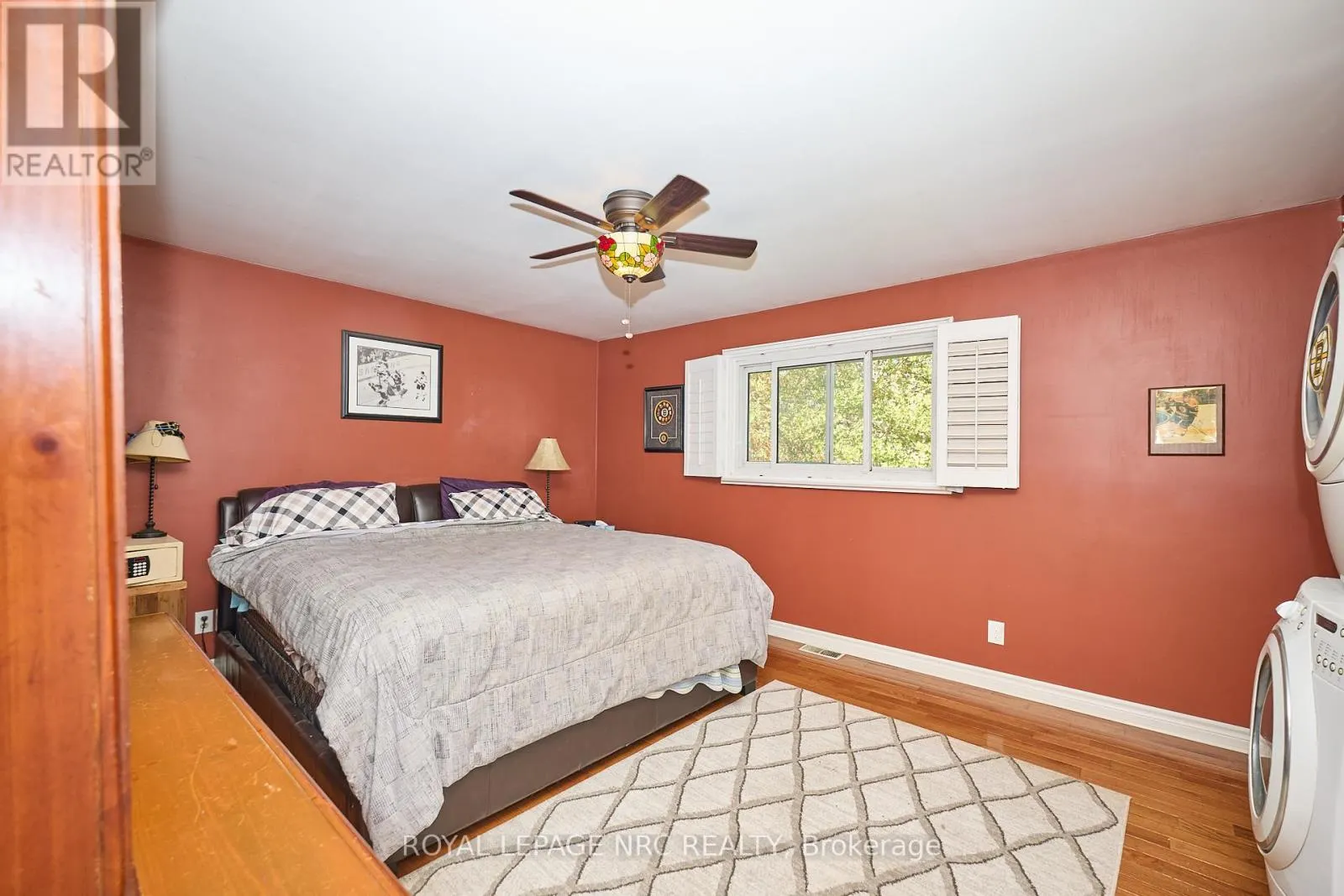 489 LAKESIDE ROAD