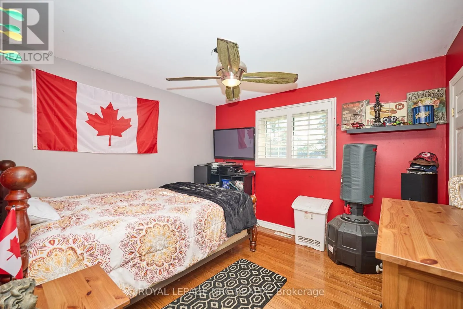 489 LAKESIDE ROAD