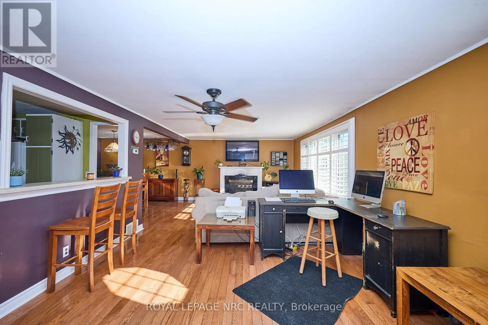 489 LAKESIDE ROAD