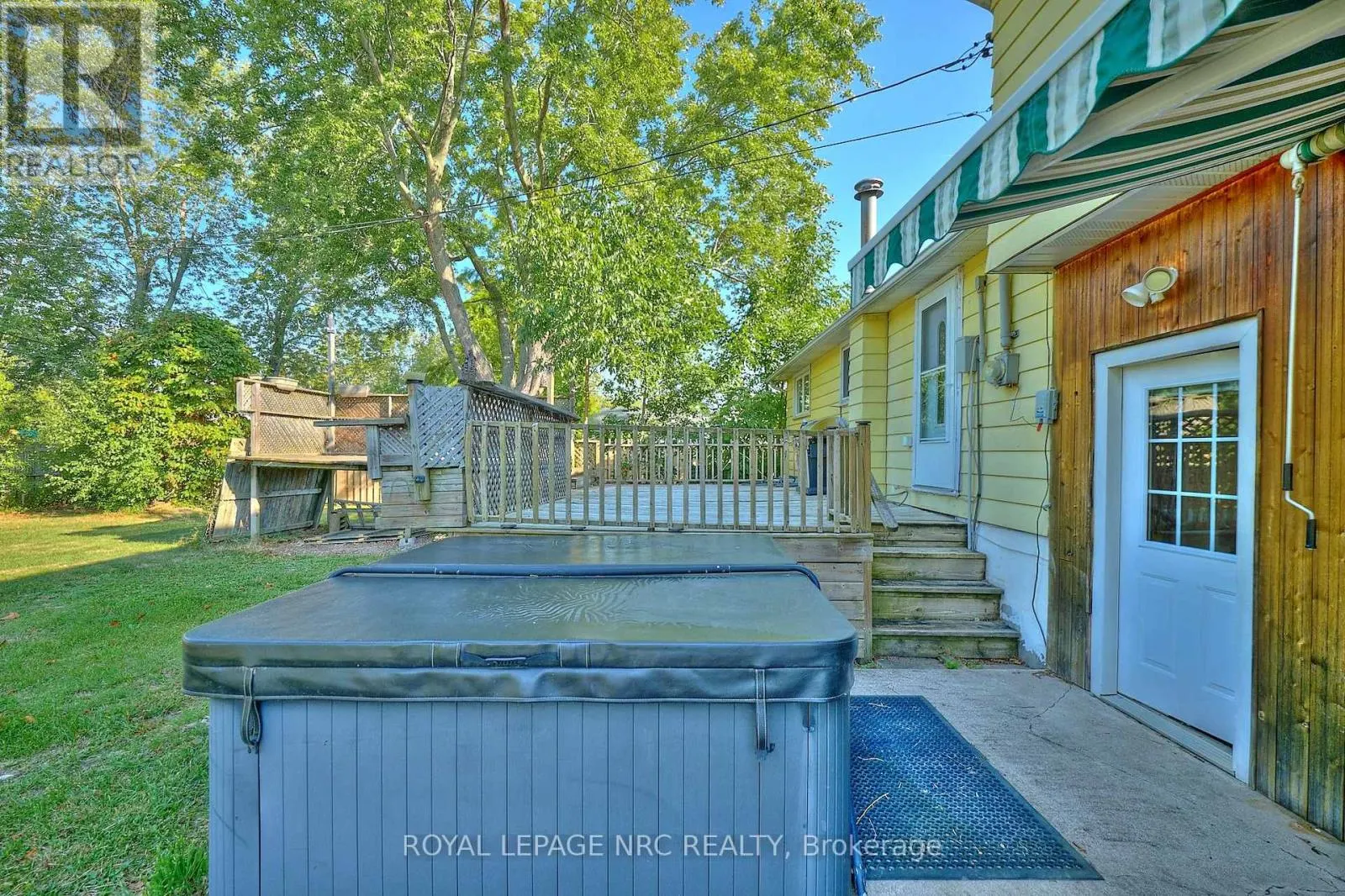 489 LAKESIDE ROAD